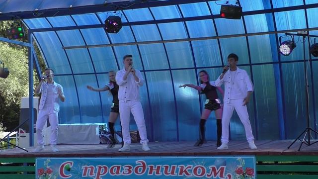 белые розы