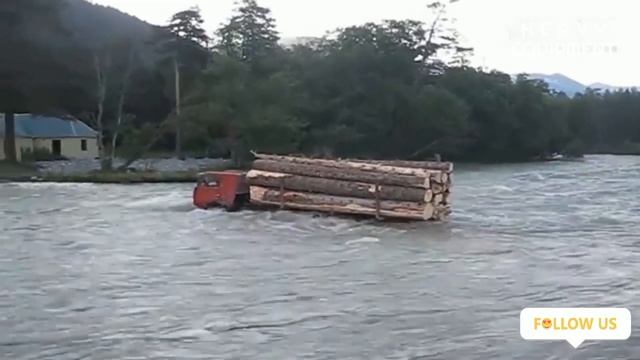 Truck got stuck in mud! Timber trucks and dump trucks work in harsh conditions off-road!