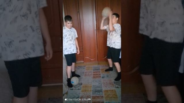 2 баскетболиста