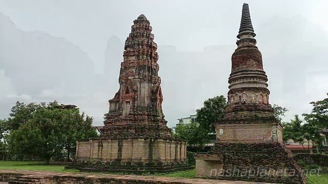 Храм Пхра Си Ратана Махатхат (Wat Phra Si Ratana Mahathat) в городе обезьян Лопбури