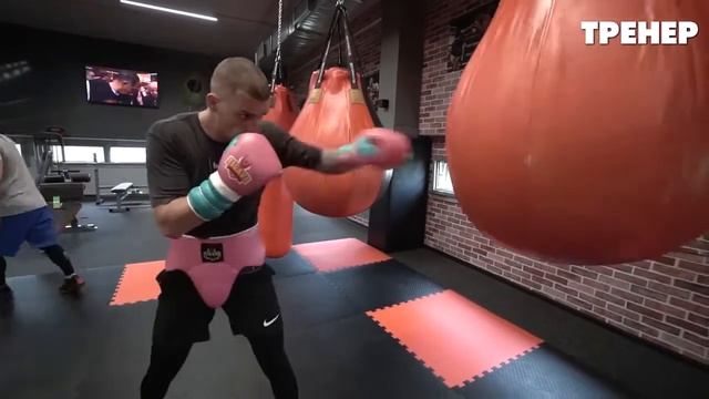 Нестандартный удар от чемпиона мира по боксу Глеба Бакши
