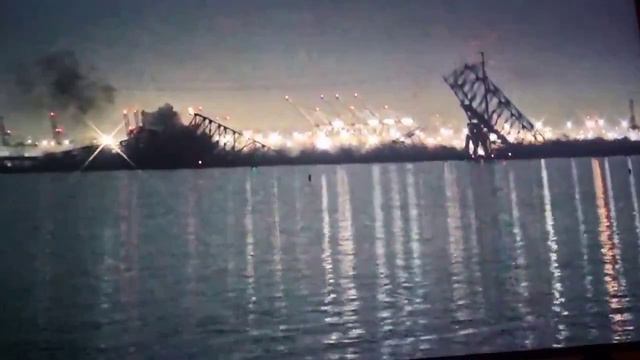 Вдребезги: Судно из Сингапура обрушило мост в Балтиморе