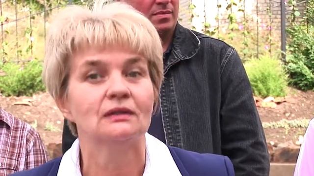 Дворик друзей. Мы строили, строили, и наконец построили...