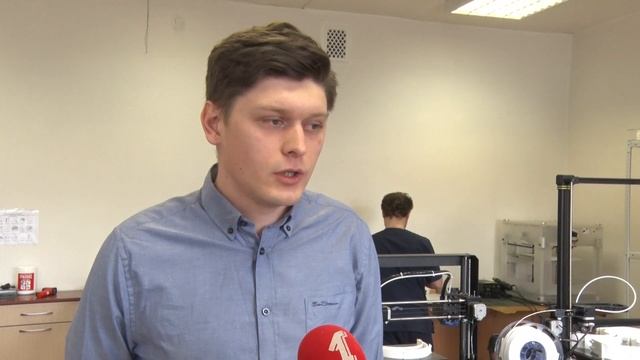 Ярославские мастера практически круглосуточно печатают на 3D-принтерах защитные визоры для врачей