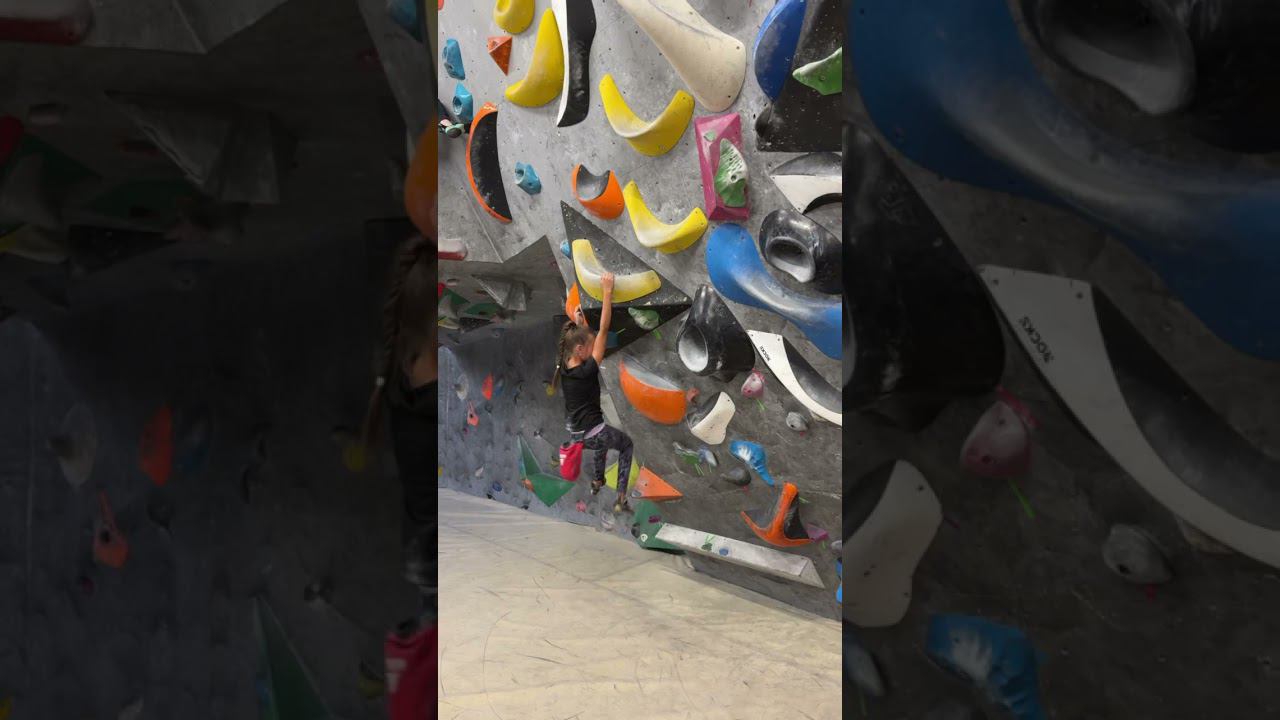 Покорение боковой трассой девочкой в Скалодроме Осьминожки  #осьминожки #climbing #трасса #зацеп