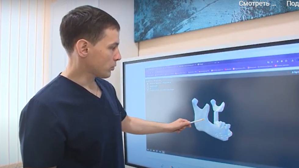 Томские онкологи провели высокотехнологичную операцию по восстановлению челюсти пациента