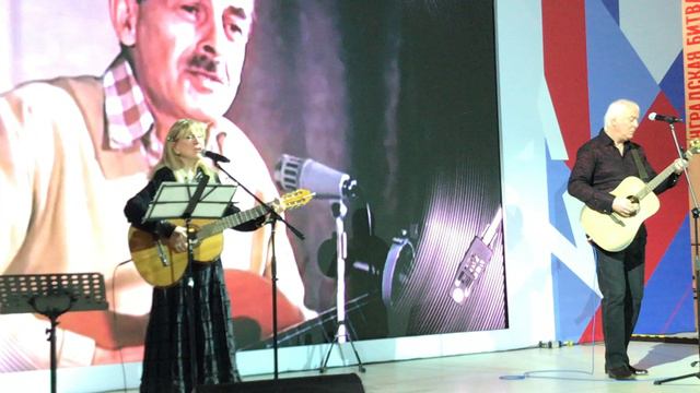 Жанна Бичевская поёт песню Булата Окуджавы "А как первая любовь.."