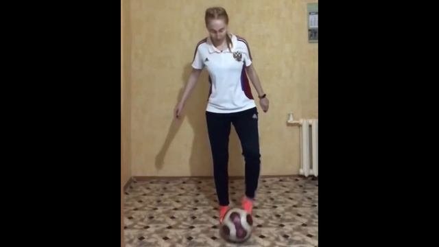 Тренировка с футбольным мячом в домашних условиях. Мастер-класс 4