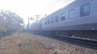 "Новое место" ВЛ10-1886 с поездом Москва-Евпатория + приветливая бригада следует по перегону.