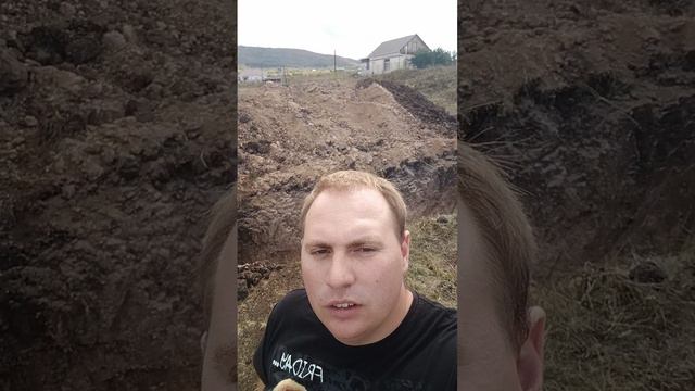 Строительство дома в с. Пионерском. Разработка котлована.