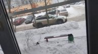 Настроение не очень у Хориты, Юля ушла, ждëт, гоняет Луну, в окно смотрит