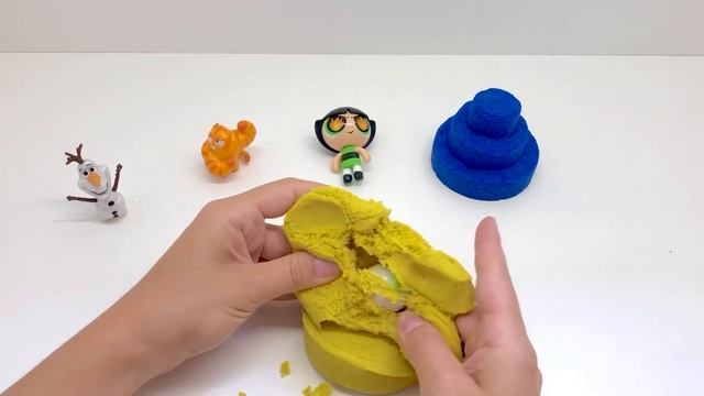 Сюрпризы из Кинетического Песка | Ищем Игрушки В Пирамидках