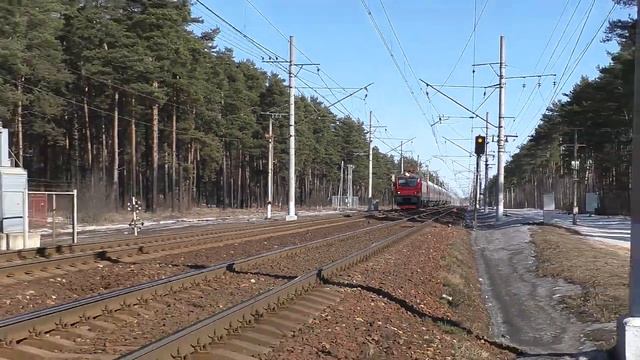 Электровоз ЭП20-068 (ТЧЭ-6) со скорым поездом №063Й/064Й Самара - Санкт-Петербург.