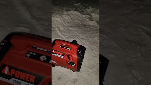 Бензиновый генератор i-power A2500i первый запуск.