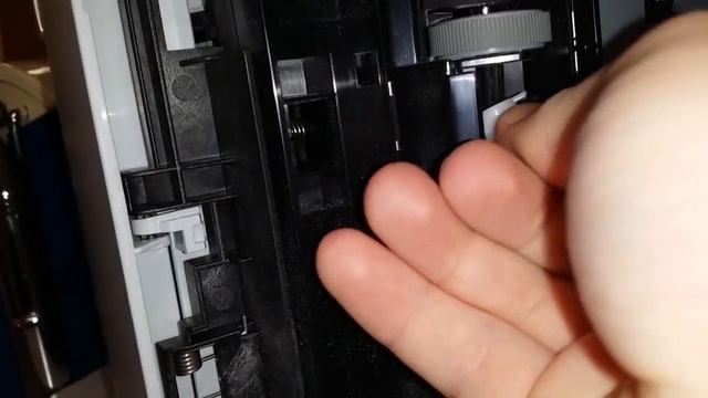 How to replace the pickup roller on an HP LaserJet P3015