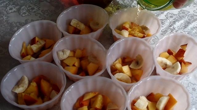 Желе со свежими персиками и бананом.Очень быстрый и простой рецепт  приготовления летнего десерта