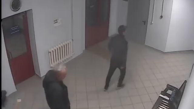 12камера 2017-05-17 10:37; 10:37 (время 00:00:19 до 00:10:36)