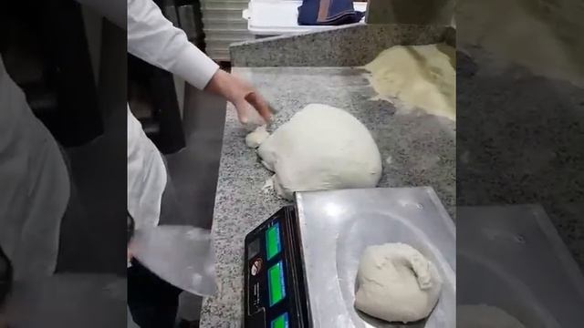 Pizza a canotto con la tecnica del poolish