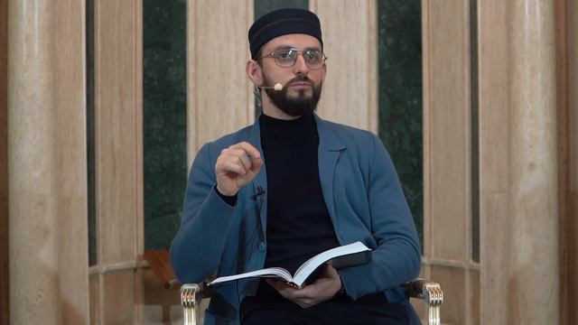 АПЛОДИСМЕНТЫ ВО ВРЕМЯ ПОЦЕЛУЯ