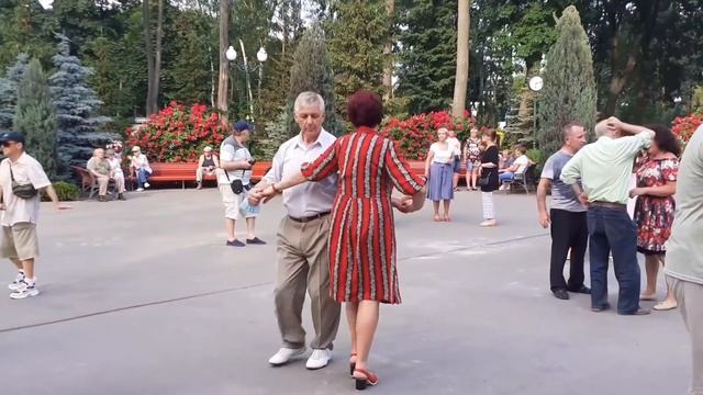 ТВОЯ МАРКИЗА!???/ТАНЦЫ В ПАРКЕ ГОРЬКОГО ХАРЬКОВ ИЮНЬ 2021