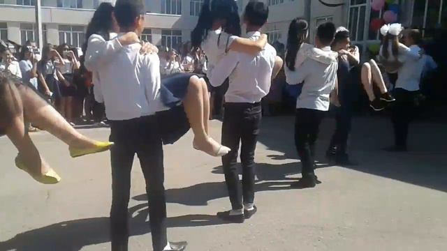 Танец выпускники 2017