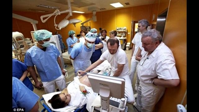 23 летняя мама родила деток которые рождаются раз в 480 лет...