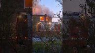 В Боровичах Новгородской области загорелся двухэтажный жилой дом