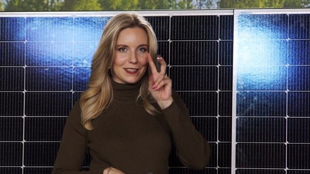 Rébecca Präsentiert Im Energie-Ratgeber Das Neue Set An Solarzellen | @PEARL-TV Januar 2024