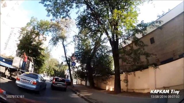 Разгрузка кирпича на Станиславского