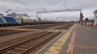 БКГ-001/БКГ-001 прибывает на ст. Жодино для пропуска скорого поезда