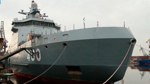 Первый в своем роде боевой ледокол: на уникальный патрульный корабль "Иван Папанин" заселился экипаж