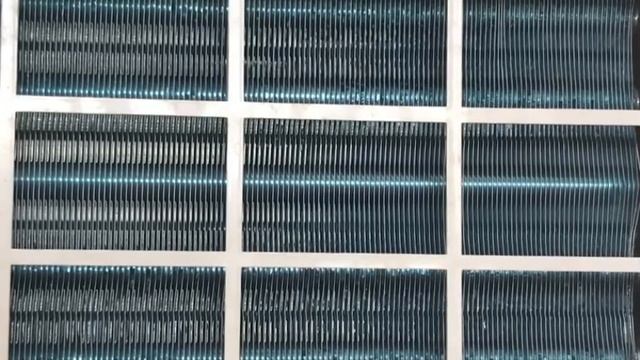 Стікання води з радіатора осушувача повітря