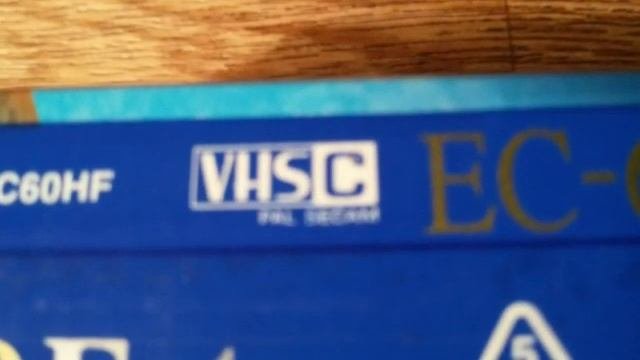 видеокассета VHS-C средняя  ДОЖДАЛАСЬ ПОКУПАТЕЛЯ В 21 ВЕКЕ!НАЗАД В ПРОШЛОЕ98