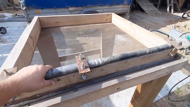 Полезное приспособление для стройки, вибростол.