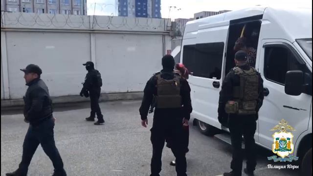 Десятки задержанных, пять уголовных дел: в Сургуте полицейские устроили облаву на мигрантов