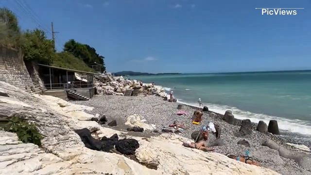 Абхазия Цандрипш пляж Белые скалы сегодня 18 июня 2024. Обстановка на пляже, погода, море