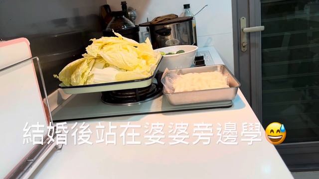 《防疫抗癌蔬菜湯》（四）這道是十字花科的蔬菜湯/ 綠花椰菜? 大白菜/ 請開啟CC字幕/功效下面說明有註記✅ /外面工地蓋房子?很吵 / 這是晚餐後才煮的 /用洗菜、切菜、煮菜聲音，療癒我自己
