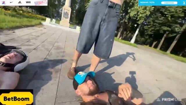 ХАЗЯЕВА КУПАЮТСЯ В ФОНТАНЕ