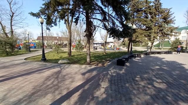 Отдых в Ейске на Азовском море . Никольский парк отдыха .