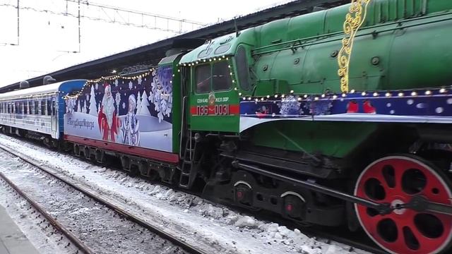 Паровоз П36-0031 (ТЧЭ-14) с поездом Деда Мороза на Белорусском вокзале.