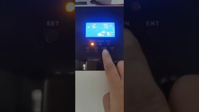 5KW inverter and 5KWH wall mounted lithium ion phosphat battery pack