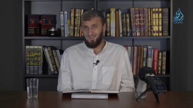 Намаз читающего Коран правильно за тем кто читает не правильно.