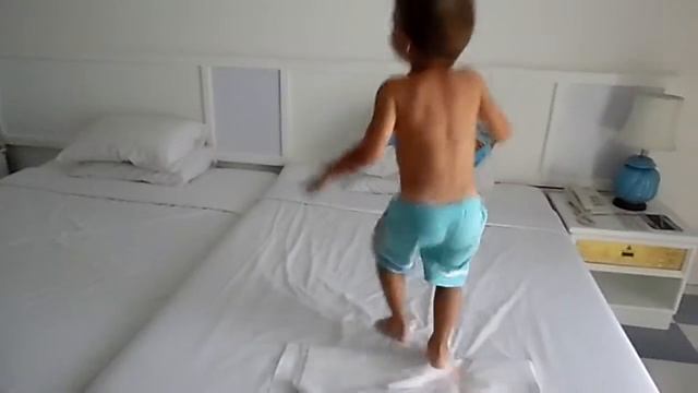 Батут из кроватей