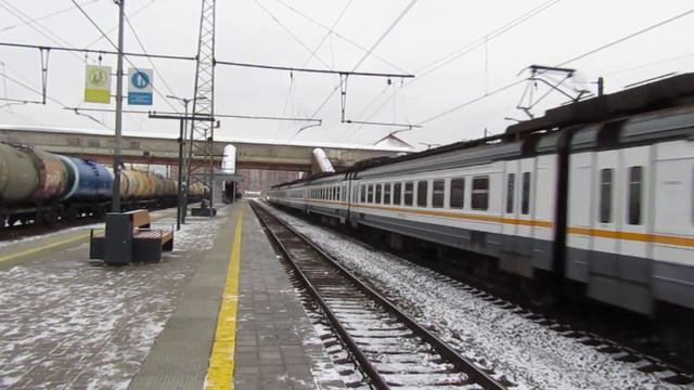 ЭД4М-0460 "ЦППК" рейсом Сававёловский вокзал - Икша пребывает на станцию Лобня.