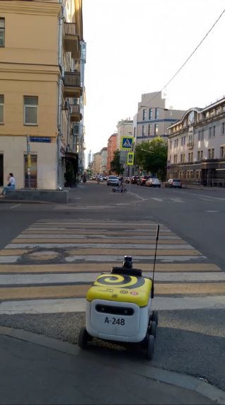 Приключения робота-доставщика в центре Москвы....
