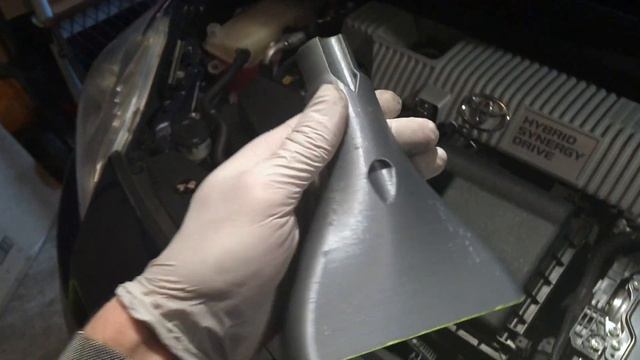 2010 Prius Oil & Oil Filter Change : Shame on Toyota for the stupid plastic oil filter housing!
