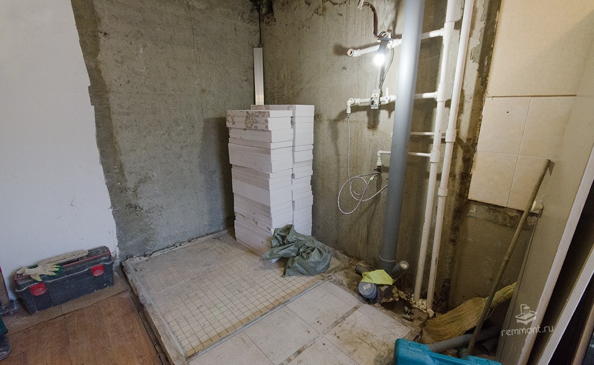 Своими руками увеличиваем ванную комнату ч.2