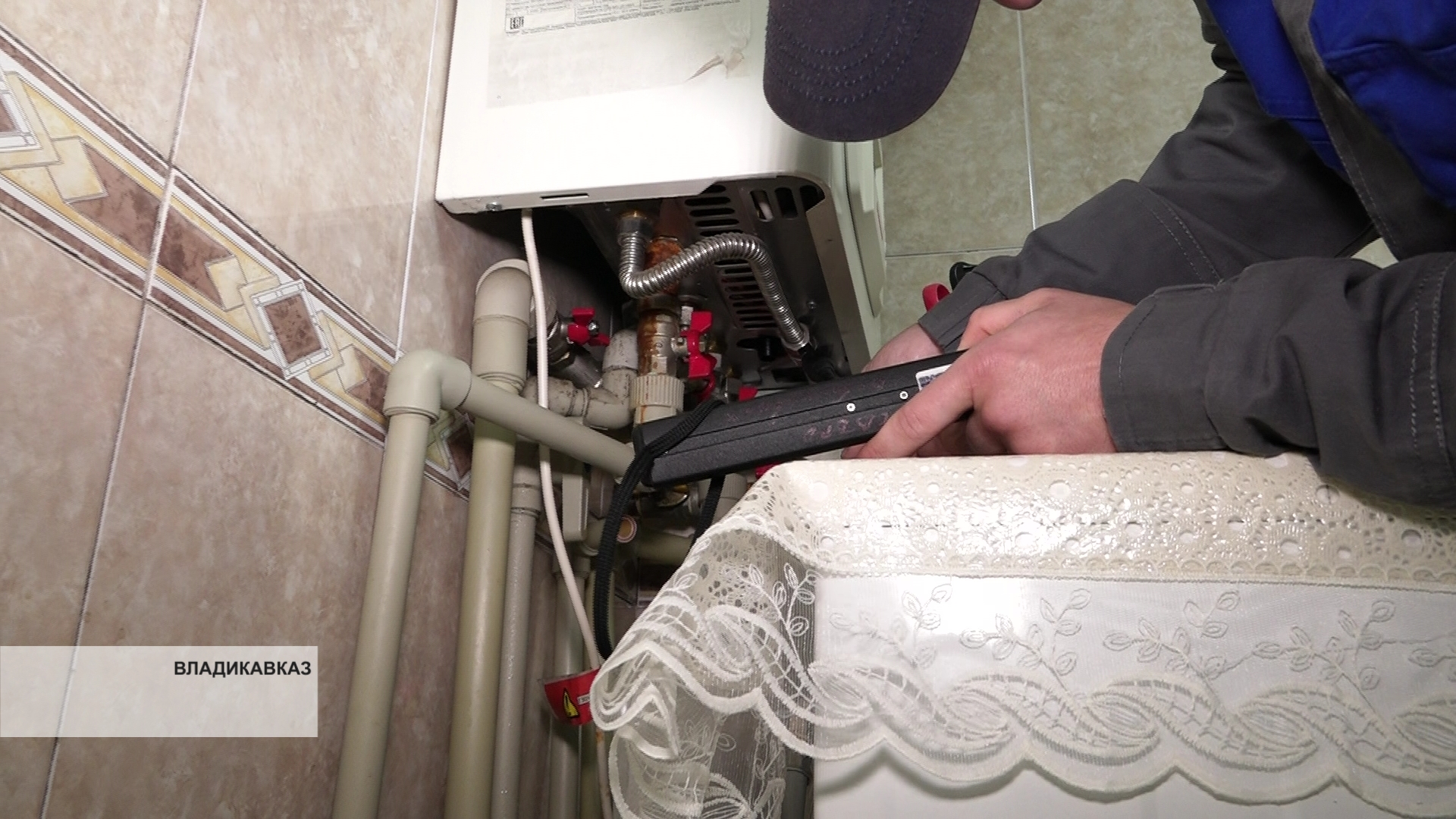 МЧС совместно с газовой службой проверили состояние оборудования в домах на улице Беслановской