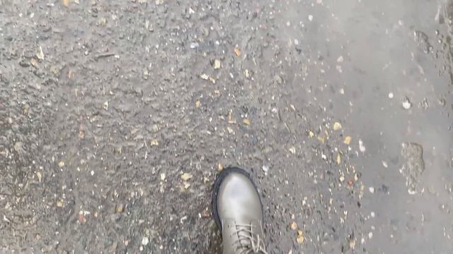 Наконец то нашла подходящий чайник и классные ботинки.