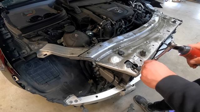Repairing A Crashed Mercedes GLC